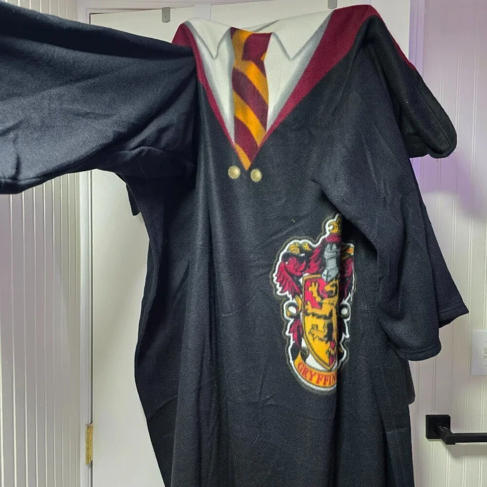 Northwest Harry Potter Comfy Throw Blanket with Sleeves, 48 x 71 Inches, Gryffin
